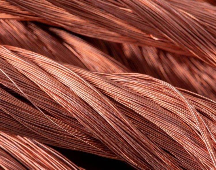 Đồng Bị Kẹt Ở Hoa Kỳ Nhưng Trung Quốc Lại Có Nhiều