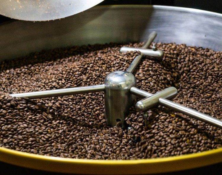 Giá Cà Phê Đóng Cửa Hỗn Loạn Do Lo Ngại Về Thời Tiết Hỗ Trợ Giá