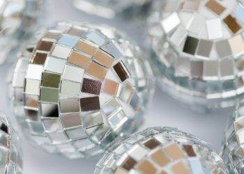 Bạc Giảm Xuống Mức Thấp Nhất Trong Ba Tuần