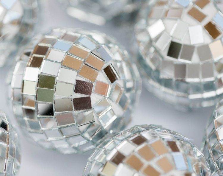 Bạc Giảm Xuống Mức Thấp Nhất Trong Ba Tuần