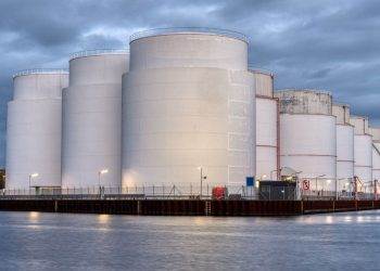 Giá Dầu Tiếp Tục Tăng Do Mỹ Mua Dầu Thô Để Dự Trữ