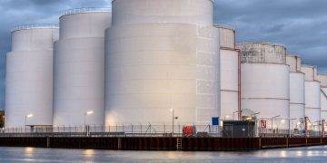 Giá Dầu Tiếp Tục Tăng Do Mỹ Mua Dầu Thô Để Dự Trữ