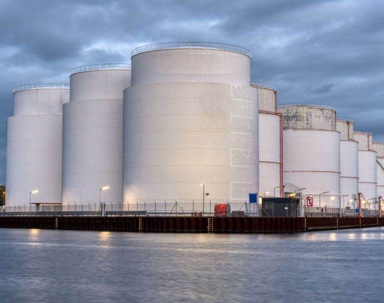 Giá Dầu Tiếp Tục Tăng Do Mỹ Mua Dầu Thô Để Dự Trữ