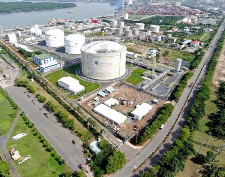 Giá Dầu Tăng Hơn 1% Do Căng Thẳng Leo Thang Ở Châu Âu Và Trung Đông