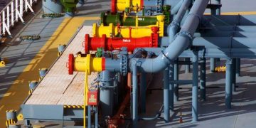 Giá Dầu Thô Tăng Vọt Do Nguồn Cung Dầu Toàn Cầu Dự Kiến Vẫn Khan Hiếm