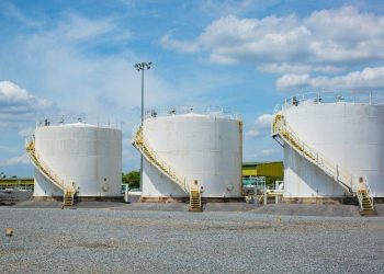 Brent Tăng Do Lo Lắng Chiến Tranh Ở Trung Đông, Trong Khi WTI Giảm Trước Thềm Báo Cáo Tồn Kho