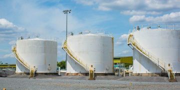 Brent Tăng Do Lo Lắng Chiến Tranh Ở Trung Đông, Trong Khi WTI Giảm Trước Thềm Báo Cáo Tồn Kho