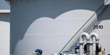 Giá Dầu Thô Tăng Do Nguồn Cung Dầu Thô Tại Mỹ Eo Hẹp Và Nhu Cầu Nhiên Liệu Mạnh Hơn