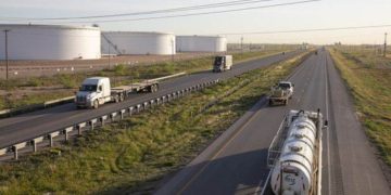 Giá Dầu Thô Đang Trên Đà Tăng Giá Cả Tuần Do Nhu Cầu Nhiên Liệu Tăng Và Lượng Dự Trữ Giảm