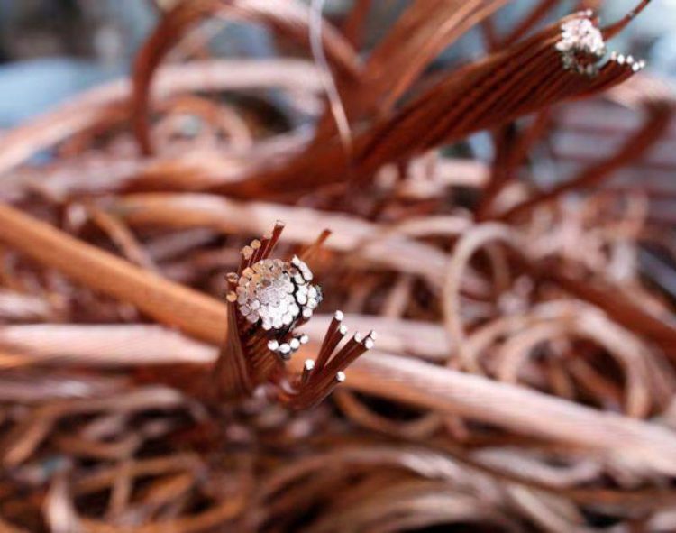 Dự Trữ Đồng Tăng Vọt Nhưng Không Mấy Giúp Đỡ Cho Những Nhà Đầu Cơ Bán Khống Trên Sàn CME