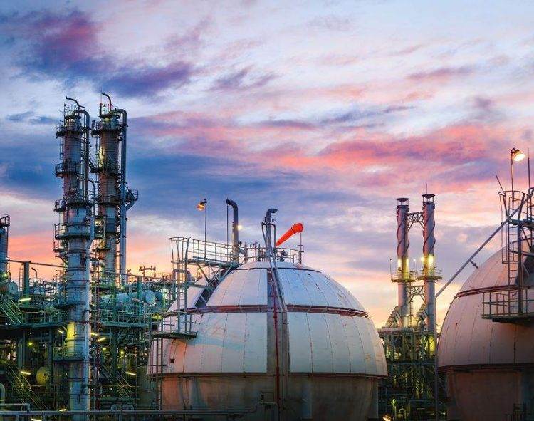 Giá Dầu Thô Tăng Cao Hơn 