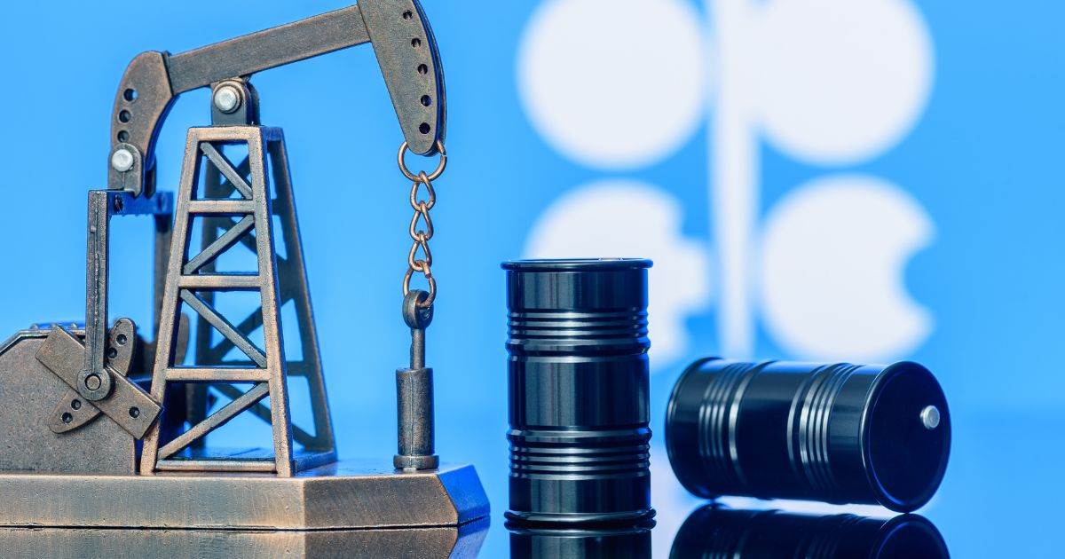 OPEC+ Gia Hạn Cắt Giảm Dầu Đến Năm 2025