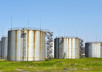 Giá Dầu Tăng 1 USD Khi Lo Ngại Về Gián Đoạn Nguồn Cung Toàn Cầu Vượt Qua Lượng Dự Trữ Dồi Dào Của Mỹ