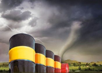 Dầu Giảm Khi Các Cuộc Đàm Phán Ở Gaza Xoa Dịu Nỗi Lo Gián Đoạn Nguồn Cung; Tâm Điểm Bão Beryl