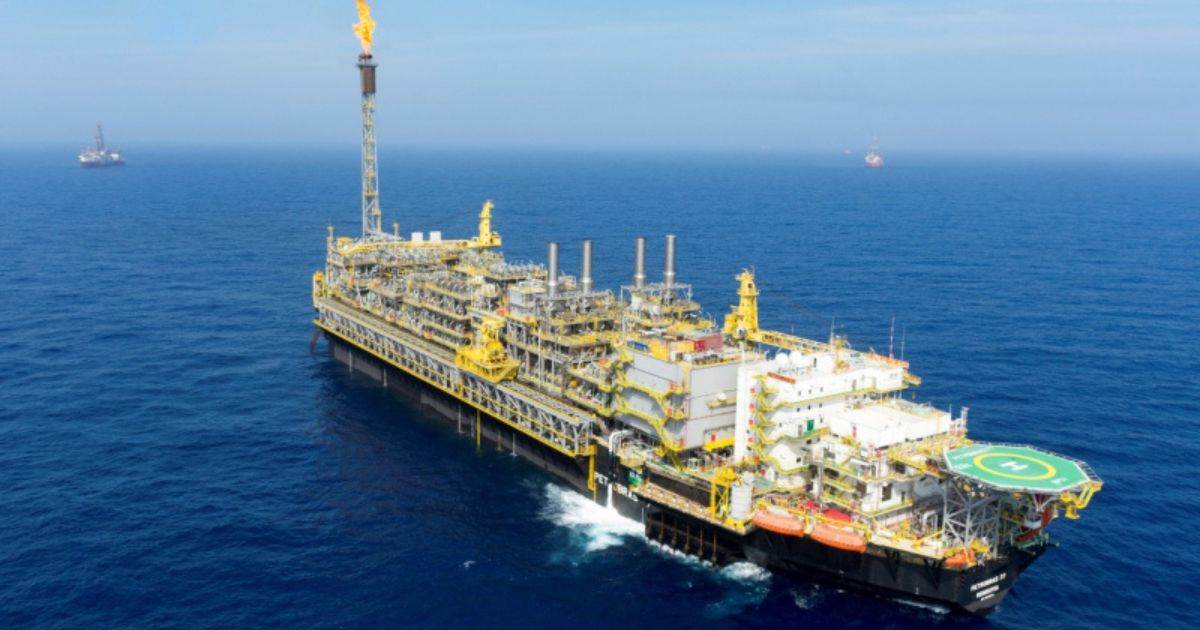 Ông Lớn Dầu Mỏ Brazil, Petrobras Tăng Giá Xăng 7%, Đợt Tăng Giá Đầu Tiên Dưới Thời CEO Mới