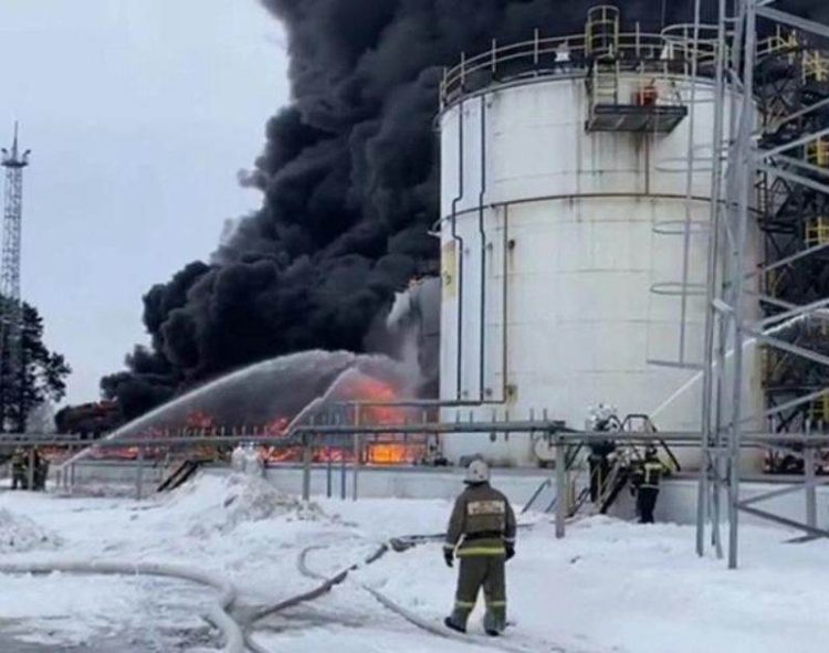 Kho Dầu Ở Nga Bốc Cháy Sau Cuộc Tấn Công Của Máy Bay Không Người Lái Ukraine