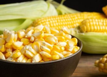 Giá Ngô Đóng Cửa Trái Chiều