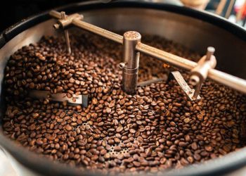 Giá Cà Phê Giảm Trong Phiên Giao Dịch Thứ Tư Khi Chúng Điều Chỉnh Lại Một Phần Mức Tăng Mạnh Trong Tuần Này Và Củng Cố Đà Tăng Gần Đây