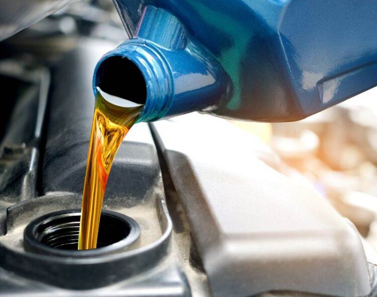 Giá Dầu Giảm Nhẹ Do Nhu Cầu Yếu Đi Từ Trung Quốc, Nhưng Giảm Giá Bị Hạn Chế Do Lượng Dự Trữ Dầu Giảm Tại Mỹ