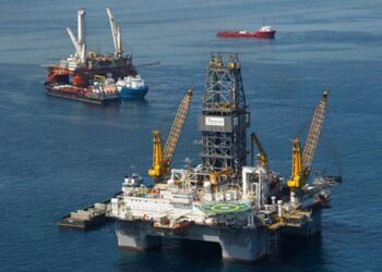 Giá Dầu Tăng 2% Do Đồng Đô La Mỹ Yếu Đi