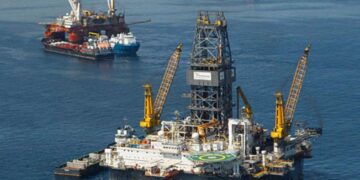 Giá Dầu Tăng 2% Do Đồng Đô La Mỹ Yếu Đi