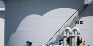 Kho Dự Trữ Cushing Giảm, Giá Dầu Thô WTI Kỳ Hạn Tăng Mạnh