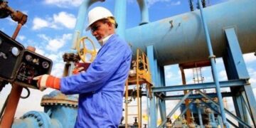 Giá Dầu Giảm 2% Xuống Mức Thấp Nhất Trong 6 Tuần Do Đàm Phán Ngừng Bắn Và Lo Ngại Về Nhu Cầu