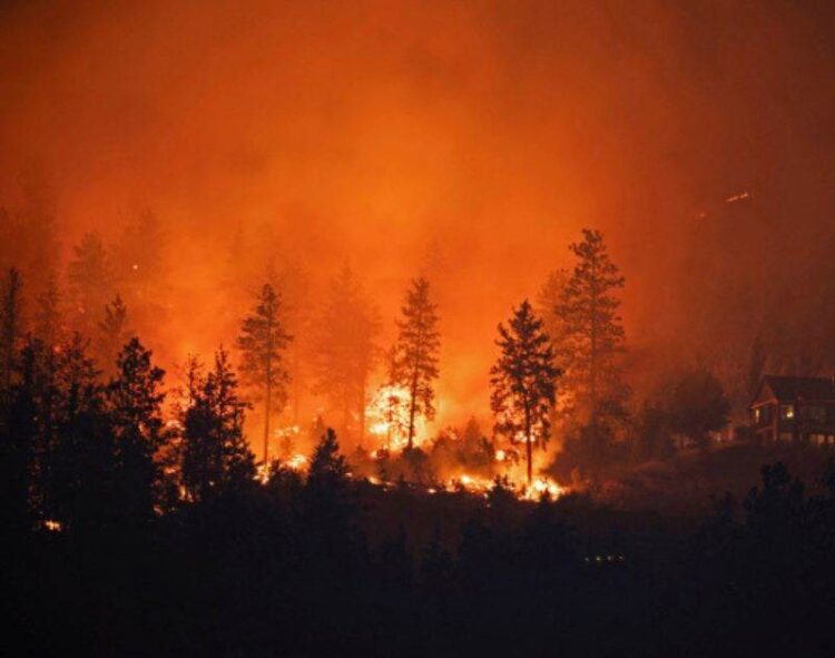 Các Đám Cháy Rừng Ở Canada Lan Rộng, Buộc Phải Cảnh Báo Sơ Tán, Lo Ngại Về Sản Xuất Dầu