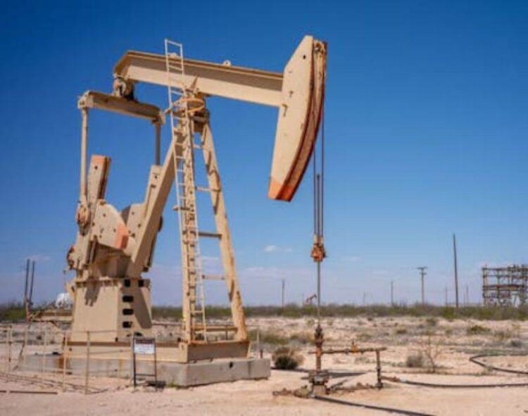 Giá Dầu Tăng Cao Hơn Khi Dự Trữ Dầu Và Nhiên Liệu Của Mỹ Giảm