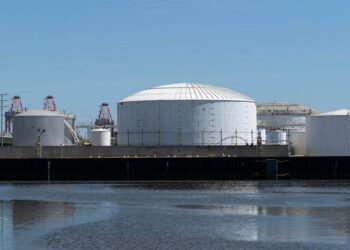 Dầu Tăng Nhẹ Nhờ Dữ Liệu GDP Mạnh Của Mỹ Nhưng Lo Ngại Kinh Tế Châu Á Hạn Chế Đà Tăng