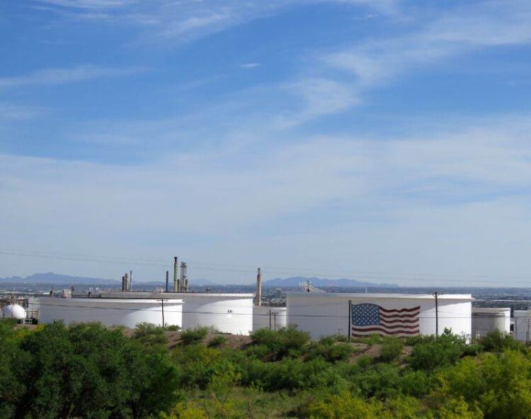 Giá Dầu Thô Được Hỗ Trợ Bởi Báo Cáo GDP Tích Cực Của Mỹ