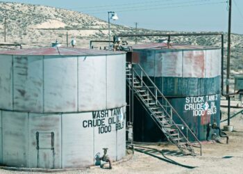 Giá Dầu Thô Phục Hồi Nhờ Báo Cáo Kho Dự Trữ Của EIA Và Lời Hứa Cắt Giảm Sản Lượng Thêm Của Nga