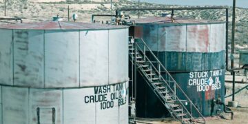 Giá Dầu Thô Phục Hồi Nhờ Báo Cáo Kho Dự Trữ Của EIA Và Lời Hứa Cắt Giảm Sản Lượng Thêm Của Nga