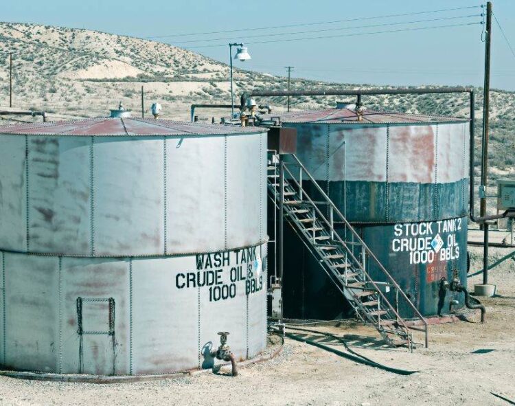 Giá Dầu Thô Phục Hồi Nhờ Báo Cáo Kho Dự Trữ Của EIA Và Lời Hứa Cắt Giảm Sản Lượng Thêm Của Nga