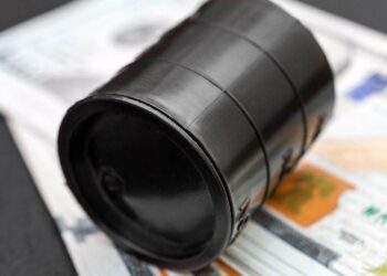 Giá Dầu Giảm 2% Khi Israel Tìm Cách Tránh Xung Đột Rộng Lớn Ở Trung Đông