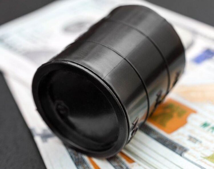 Giá Dầu Giảm 2% Khi Israel Tìm Cách Tránh Xung Đột Rộng Lớn Ở Trung Đông