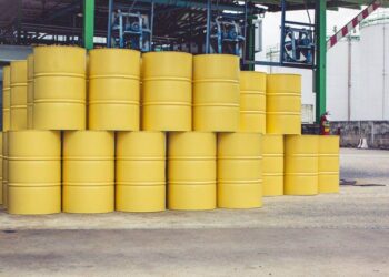 Giá Dầu Giảm Do Tồn Kho Dồi Dào