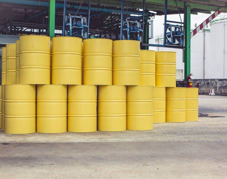 Giá Dầu Giảm Do Tồn Kho Dồi Dào