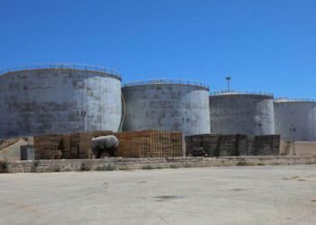 Giá Dầu Tạm Dừng Tăng Sau Khi Tăng Mạnh Do Tình Trạng Mất Điện Ở Libya Và Căng Thẳng Ở Trung Đông