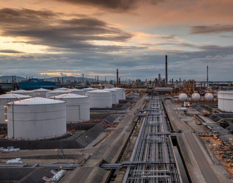 Những Người Bán Dầu Tập Trung Vào Nhu Cầu Ảm Đạm Và Kế Hoạch Tăng Sản Lượng