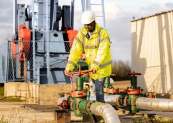 Giá Dầu Tăng Hơn 1 Đô La Vì Lo Ngại Xung Đột Trung Đông Lan Rộng