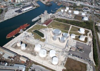 Giá Dầu Tăng 2% Do Dự Trữ Dầu Thô Của Hoa Kỳ Giảm, Phục Hồi Từ Mức Thấp Trong Nhiều Tháng