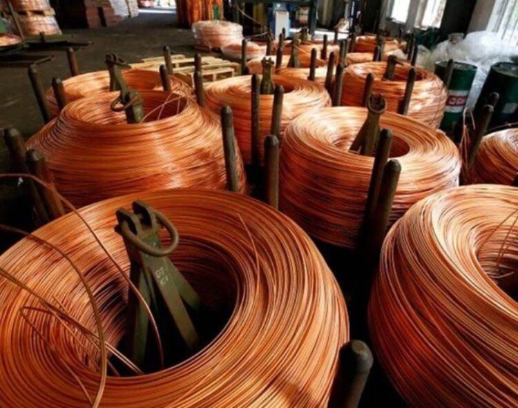 Tồn Kho Đồng LME Tăng Vọt Và Giá Đồng Tiếp Tục Giảm Qua Đêm