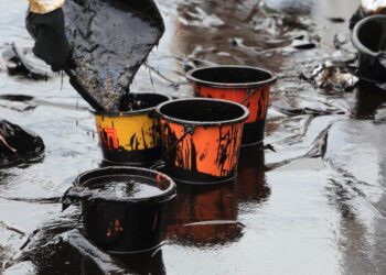 Giá dầu tiếp tục tăng khi Phố Wall chuẩn bị cho cuộc đối đầu với Iran