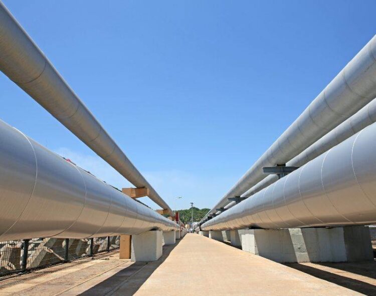 Giá Dầu Tăng 3% Trong Tuần Do Lo Ngại Suy Thoái Giảm Bớt, Căng Thẳng Gia Tăng Ở Trung Đông