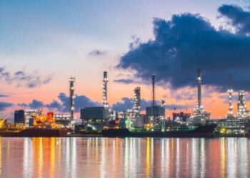 Các Nhà Máy Lọc Dầu Trung Quốc Ghi Nhận Sản Lượng Giảm 6% Trong Tháng 7