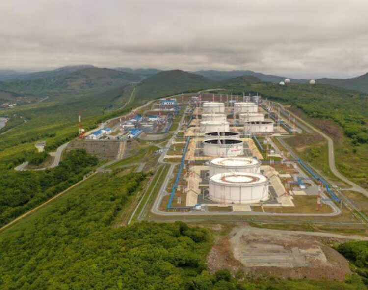 Giá Dầu Giảm Nhẹ Do Rủi Ro Địa Chính Trị Giảm Bớt, Nhu Cầu Yếu Của Trung Quốc