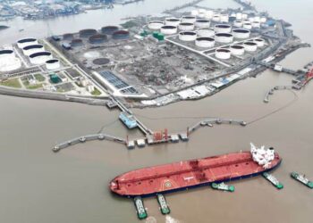 Giá dầu tăng nhẹ nhờ kỳ vọng cắt giảm lãi suất của Fed