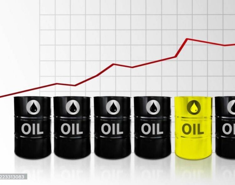 Giá dầu tăng nhẹ do lo ngại nguồn cung và động thái cắt giảm lãi suất của Mỹ
