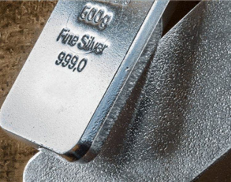 Giá Bạc Đạt Mức Cao Nhất Trong 12 Năm